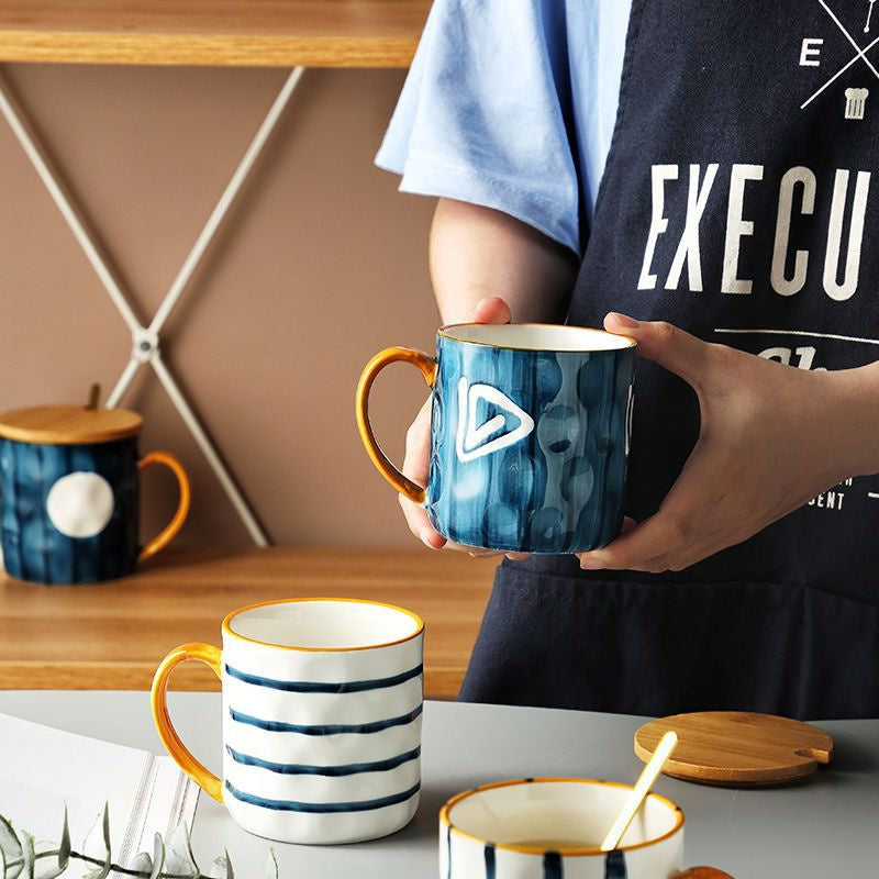 Caneca de Cerâmica 300ml com Tampa e Colher – 4 Estampas Exclusivas
