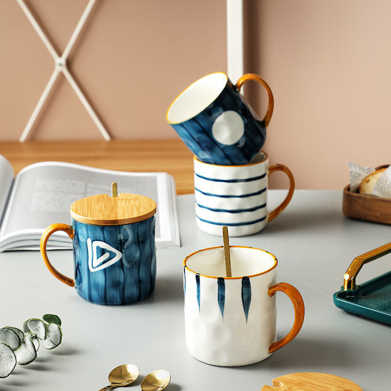 Caneca de Cerâmica 300ml com Tampa e Colher – 4 Estampas Exclusivas