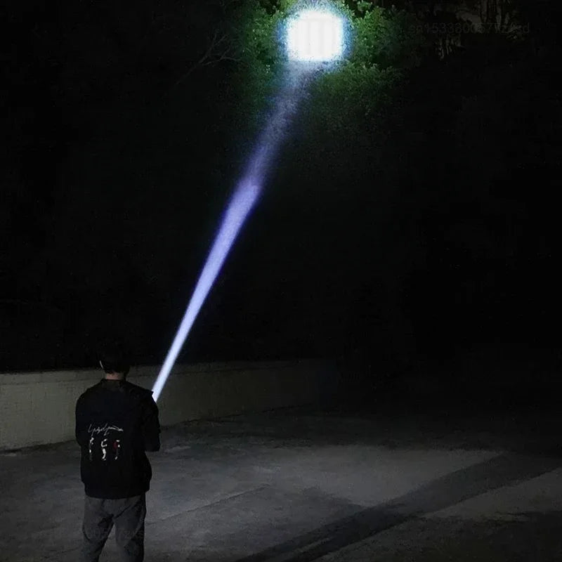Lanterna Ultra Light Recarregável LED Alta Potência Portátil